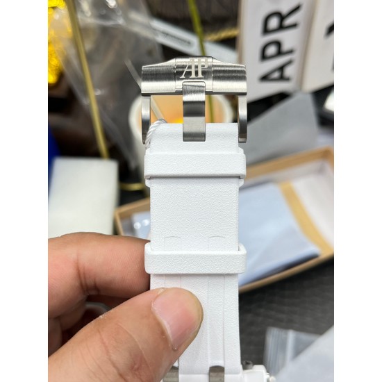 AP 爱彼 15707皇家橡树系列，陶瓷壳，尺寸42mm！3120全自动一体机芯！