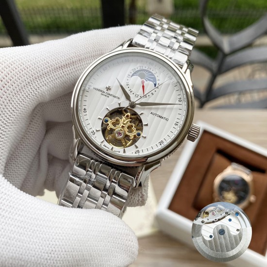 江诗丹顿 Vacheron Constantin 精品男士腕表,大飞轮搭载月相设计,尊贵大气,绅士风范,卓越品质,热卖全城。采用全自动机械机芯,顶级316精钢表壳表带,矿物质超强镜面,尺寸43*13 江诗丹顿 Vacheron Constantin 精品男士腕表,大飞轮搭载月相设计,尊贵大气,绅士风范,卓越品质,热卖全城。采用全自动机械机芯,顶级316精钢表壳表带,矿物质超强镜面,尺寸43*13
