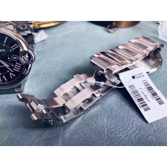卡地亚 「 Cartier 」1:1复刻 凸面弧形表壳,扭索雕纹表盘,剑形指针,在卡地亚制表世界中,Ballon Bleu 蓝气球腕表以风格细腻,格调高雅著称。 卡地亚 「 Cartier 」1:1复刻 凸面弧形表壳,扭索雕纹表盘,剑形指针,在卡地亚制表世界中,Ballon Bleu 蓝气球腕表以风格细腻,格调高雅著称。