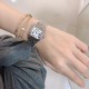 实拍 GF最强女表系列——卡地亚猎豹Panthre de Cartier。华丽而不羁,是Panthre de Cartier猎豹所传达的美学风格。它线条流畅,魅惑动人,柔软服帖于腕间,宛若在肌肤上翩翩起舞。独特的造型彰显成熟优雅、自信动人的女性形象。GF工厂以精湛技艺,原装开模,打造出与正品无异的精美流线表耳,与表壳一体成型。搭载瑞士朗达石英机芯,316L精钢壳套,尺寸:27 x 37毫米,厚度:6毫米,镀银表盘,剑形蓝钢指针,100%三度防水。搭配专柜旅行包装物料。 实拍 GF最强女表系列——卡地亚猎豹Panthre de Cartier。华丽而不羁,是Panthre de Cartier猎豹所传达的美学风格。它线条流畅,魅惑动人,柔软服帖于腕间,宛若在肌肤上翩翩起舞。独特的造型彰显成熟优雅、自信动人的女性形象。GF工厂以精湛技艺,原装开模,打造出与正品无异的精美流线表耳,与表壳一体成型。搭载瑞士朗达石英机芯,316L精钢壳套,尺寸:27 x 37毫米,厚度:6毫米,镀银表盘,剑形蓝钢指针,100%三度防水。搭配专柜旅行包装物料。