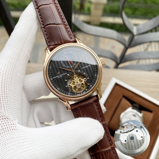 江诗丹顿 Vacheron Constantin 精品男士腕表,大飞轮搭载月相设计,尊贵大气,绅士风范,卓越品质,热卖全城。采用全自动机械机芯,顶级316精钢表壳,进口小牛皮表带,矿物质超强镜面,尺寸43*13 江诗丹顿 Vacheron Constantin 精品男士腕表,大飞轮搭载月相设计,尊贵大气,绅士风范,卓越品质,热卖全城。采用全自动机械机芯,顶级316精钢表壳,进口小牛皮表带,矿物质超强镜面,尺寸43*13