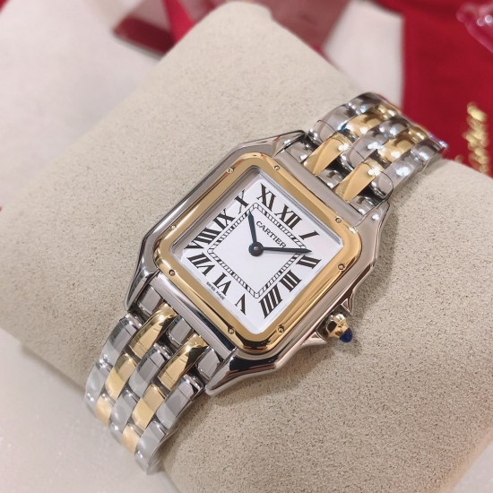 实拍 GF最强女表系列——卡地亚猎豹Panthre de Cartier。华丽而不羁,是Panthre de Cartier猎豹所传达的美学风格。它线条流畅,魅惑动人,柔软服帖于腕间,宛若在肌肤上翩翩起舞。独特的造型彰显成熟优雅、自信动人的女性形象。GF工厂以精湛技艺,原装开模,打造出与正品无异的精美流线表耳,与表壳一体成型。搭载瑞士朗达石英机芯,316L精钢壳套,尺寸:27 x 37毫米,厚度:6毫米,镀银表盘,剑形蓝钢指针,100%三度防水。搭配专柜旅行包装物料。 实拍 GF最强女表系列——卡地亚猎豹Panthre de Cartier。华丽而不羁,是Panthre de Cartier猎豹所传达的美学风格。它线条流畅,魅惑动人,柔软服帖于腕间,宛若在肌肤上翩翩起舞。独特的造型彰显成熟优雅、自信动人的女性形象。GF工厂以精湛技艺,原装开模,打造出与正品无异的精美流线表耳,与表壳一体成型。搭载瑞士朗达石英机芯,316L精钢壳套,尺寸:27 x 37毫米,厚度:6毫米,镀银表盘,剑形蓝钢指针,100%三度防水。搭配专柜旅行包装物料。