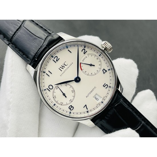 【ZF Factory销量神器】V5升级版 IWC万国葡7-葡萄牙系列 七日链 !1⃣️搭载定制版C.52010自动机械机芯!2⃣️独立小秒针,真动能指示!3⃣️蓝宝石玻璃镜面!4⃣️定制版意大利牛皮表带,原装扣子!5⃣️直径42毫米!ZF出品 必属精品 欢迎您的品鉴! 【ZF Factory销量神器】V5升级版 IWC万国葡7-葡萄牙系列 七日链 !1⃣️搭载定制版C.52010自动机械机芯!2⃣️独立小秒针,真动能指示!3⃣️蓝宝石玻璃镜面!4⃣️定制版意大利牛皮表带,原装扣子!5⃣️直径42毫米!ZF出品 必属精品 欢迎您的品鉴!