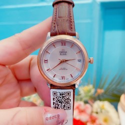专柜同步发售欧米茄（OMEGA)  【精湛品质-女神专属】-女士精品腕表 碟飞典雅系列 原版复刻1:1，表款堪称是系列中最迷人的表款之一，尽显优雅气质与低调奢华，顶端表壳以316精钢打造，搭载日本进口西铁城机械 零返修  来自进口316钢表带 历经多道工序，防汗水，耐腐蚀 表盘-蓝宝石高清镜面 壳身整体超强立体感 精雕细琢，卓绝技艺 品质保证 尺寸：32mm厚11mm 时尚百搭，精致华贵呈现自然魅力