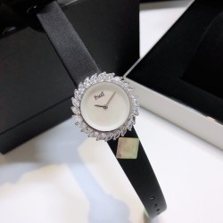 ❤️伯爵-PIAGET 全新高级珠宝系列，18K白金.玫瑰金，镶饰24颗马眼型切割美钻（约3.84克拉）是高级珠宝制作的一大挑战；钻石散发的耀眼光芒，皮带采用轻柔的缎面材质，与钻石造型形成优雅对比。原装尺寸31X7.8mm