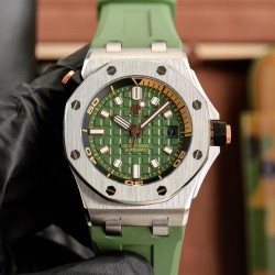 AP 爱彼 Audemars Piguet 皇家橡树离岸型 男士机械腕表 尺寸42mm 搭配复刻⌚️原装Cal.3️⃣1️⃣2️⃣0️⃣全自动机械机芯 反炫光处理蓝宝石 水晶玻璃 采用进口316精钢表壳 搭配进口橡胶表带（头层小牛皮）原装针扣 硬汉必备神器 经过多道工序的打磨和磨砂处理，终把爱彼特有的八角型表圈表达出棱角分明的线条，爱彼入门级腕表强烈推荐！把最精至的腕表呈现给各位腕表爱好者，随机送原装表带一副！！！