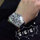 法穆兰 Franck Muller 是深受时尚白领及众多明星追捧的顶级腕表品牌,法兰克穆勒的标志性特征是其酒桶型表壳和夸张的弧度设计,同时也拥有精湛的制表工艺,法兰克穆勒手表凝聚了无限心血、承载了无尽情感,是鉴赏家眼中出类拔萃、独一无二的完美杰作。尺寸32mm*45mm*12mm。 法穆兰 Franck Muller 是深受时尚白领及众多明星追捧的顶级腕表品牌,法兰克穆勒的标志性特征是其酒桶型表壳和夸张的弧度设计,同时也拥有精湛的制表工艺,法兰克穆勒手表凝聚了无限心血、承载了无尽情感,是鉴赏家眼中出类拔萃、独一无二的完美杰作。尺寸32mm*45mm*12mm。