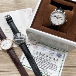 欧米茄 OMEGA 精品男士腕表，独特九字位月相设计，技艺精湛，独具匠心，尊贵大气，绅士风范。采用全自动机械机芯，顶级316精钢表壳，进口小牛皮表带，矿物质超强镜面，尺寸42*12