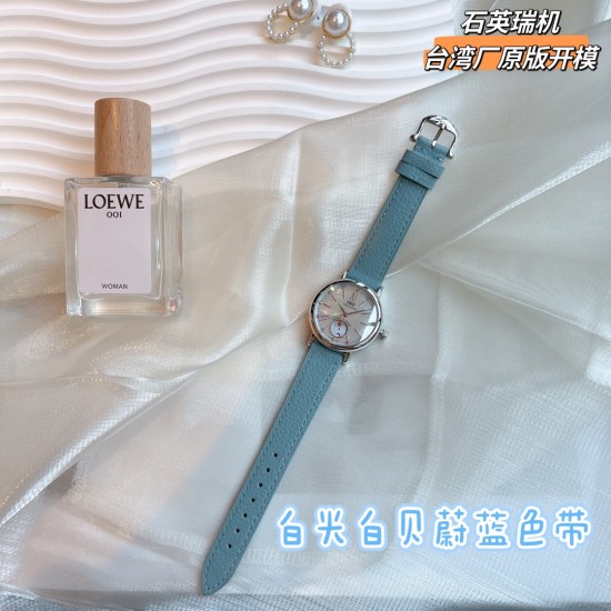 ✨✨IWC万国柏涛菲诺女表 ——昼夜与星辰✨✨,一昼一夜一更替!♥️♥️♥️日月为你转动,把星辰赠予你❤️❤️❤️昼夜显示腕表具有的象征意义,代表着时间的流逝和自然的更迭,日月星辰随时间变化,如太阳随着一天的日出逐渐升起,月亮和星星轮流出现在表盘中,展现腕表的精致和优雅所带有的浪漫色彩,让我们感受到时间的魅力和自然的力量!腕表精致简约,风格百搭,34mm的尺寸更显利落别致,精致美观,也更适合女神的纤细手腕佩戴!内部搭载石英瑞士机芯,蓝宝石玻璃,表带搭配快拆系统! ✨✨IWC万国柏涛菲诺女表 ——昼夜与星辰✨✨,一昼一夜一更替!♥️♥️♥️日月为你转动,把星辰赠予你❤️❤️❤️昼夜显示腕表具有的象征意义,代表着时间的流逝和自然的更迭,日月星辰随时间变化,如太阳随着一天的日出逐渐升起,月亮和星星轮流出现在表盘中,展现腕表的精致和优雅所带有的浪漫色彩,让我们感受到时间的魅力和自然的力量!腕表精致简约,风格百搭,34mm的尺寸更显利落别致,精致美观,也更适合女神的纤细手腕佩戴!内部搭载石英瑞士机芯,蓝宝石玻璃,表带搭配快拆系统!