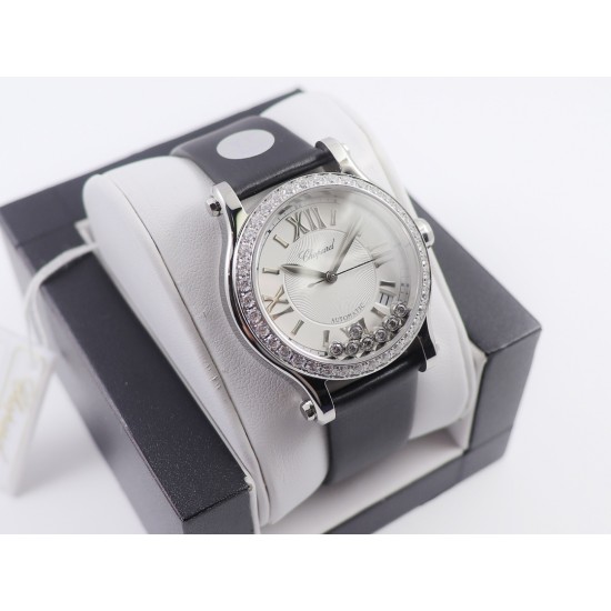 实拍 《YF》正品开模 新品推出 萧邦快乐钻278559-3003 采用手工丝绸带无法掩饰的奢华感 YF一直追求与原装一致 不胡乱修改任何原装没有的款式。 实拍 《YF》正品开模 新品推出 萧邦快乐钻278559-3003 采用手工丝绸带无法掩饰的奢华感 YF一直追求与原装一致 不胡乱修改任何原装没有的款式。