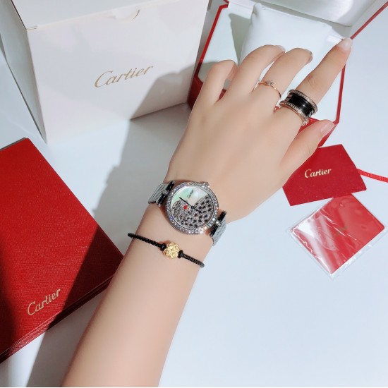 实拍 卡地亚-Cartier，狠货来袭，全真镶钻字面，瑞士石英机芯，加厚蓝宝石镜面[强]搭配美洲鳄鱼皮带[耶]尺寸35mm，超级漂亮、时尚不容错过
