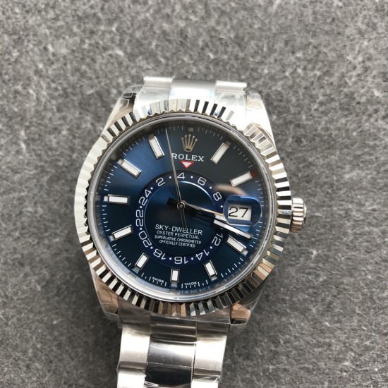 少量到货[色][色]N厂新品劳力士Rolex Sky-Dweller 天行者！【表壳】尺寸42MM，沉稳可靠、雍容大度！表圈采用劳力士Ring Command三角坑纹，旋转外圈可调转月份功能！抗刮损蓝宝石水晶，防反光凸透式放大日历窗【表带:】(蚝式钢)，蚝式，三排链节 蚝式摺扣配5毫米易调链节伸展系统【表盘】放射太阳纹理，刻度12小窗口红点月         份显示【机芯】搭载全自动机械9001机芯【功能】日期显示    月份显示   年历显示          双时区