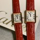 实拍【精品升级版】卡地亚超薄坦克Cartier Tank Solo系列,一款百搭 性价比又高的手表 采用瑞士石英机芯,圆珠形表冠,镶嵌一颗凸圆形合成尖晶石,镀银珠光表盘,罗马数字时标,剑形蓝钢指针,蓝宝石水晶镜面,可搭配进口鳄鱼纹牛皮表带,另有多种颜色荔枝纹原版皮为你打造个性化腕间配饰,直径:小号2431mm,中号2734mm。佩戴舒适柔软服帖,上手显得高贵又典雅,很气质很女人独家货源。「认准细节,欢迎质量对比」 实拍【精品升级版】卡地亚超薄坦克Cartier Tank Solo系列,一款百搭 性价比又高的手表 采用瑞士石英机芯,圆珠形表冠,镶嵌一颗凸圆形合成尖晶石,镀银珠光表盘,罗马数字时标,剑形蓝钢指针,蓝宝石水晶镜面,可搭配进口鳄鱼纹牛皮表带,另有多种颜色荔枝纹原版皮为你打造个性化腕间配饰,直径:小号2431mm,中号2734mm。佩戴舒适柔软服帖,上手显得高贵又典雅,很气质很女人独家货源。「认准细节,欢迎质量对比」