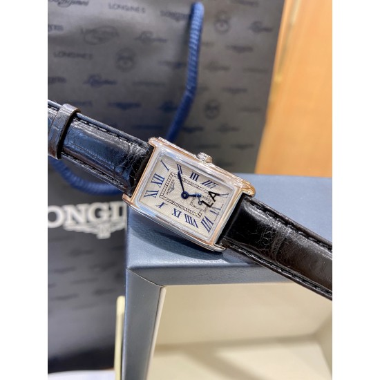 鳄鱼皮瑞士石英到货!浪琴表黛绰维纳20.80 X 32.00mm 石英女士腕表!瑞士石英,蓝宝石玻璃,鳄鱼皮表带,浪琴排名皇后级别的当属黛绰维纳系列女表 以意大利语中的Dolce Vita为名 寓意甜美生活 寓意意式生活邂逅现代浪漫 通过几何线条与柔美曲线塑造出现代优雅与妩媚姿态 银色表盘的雕花、以及蓝钢指针等精致细节都烘托出佩戴者纯正的优雅与贵气 ! 鳄鱼皮瑞士石英到货!浪琴表黛绰维纳20.80 X 32.00mm 石英女士腕表!瑞士石英,蓝宝石玻璃,鳄鱼皮表带,浪琴排名皇后级别的当属黛绰维纳系列女表 以意大利语中的Dolce Vita为名 寓意甜美生活 寓意意式生活邂逅现代浪漫 通过几何线条与柔美曲线塑造出现代优雅与妩媚姿态 银色表盘的雕花、以及蓝钢指针等精致细节都烘托出佩戴者纯正的优雅与贵气 !