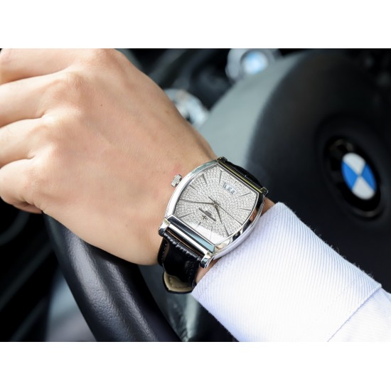 【品牌】:江诗丹顿(Vacheron Constantin )满天星系列【系列】:酒桶形马耳他 满天星【款式】:男士多功能腕表 【机芯】:原装进口西铁城全自动机械机芯 承载着高级制表新领域【玻璃】:蓝宝石【表带】:316精钢/原装精钢扣【表壳】:316精钢。 表盘直径:长40mm,宽37mm,厚10mm精美的曲线造就完美和谐的独特造,请认准机芯认准质量!(专注原装新机) 【品牌】:江诗丹顿(Vacheron Constantin )满天星系列【系列】:酒桶形马耳他 满天星【款式】:男士多功能腕表 【机芯】:原装进口西铁城全自动机械机芯 承载着高级制表新领域【玻璃】:蓝宝石【表带】:316精钢/原装精钢扣【表壳】:316精钢。 表盘直径:长40mm,宽37mm,厚10mm精美的曲线造就完美和谐的独特造,请认准机芯认准质量!(专注原装新机)