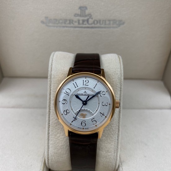 JAEGER-LECOULTRE积家女款RENDEZ-VOUS约会系列。尺寸：29mm搭载日本进口全自动机械机芯  正品版本机芯主版  功能：日夜星晨、时分秒显示功能 ，展现出昼的灿烂与夜的浪漫(刚刚的相遇，[玫瑰]刚刚的缘分，[爱心]刚刚的时间，愿幸福快乐与您相伴)