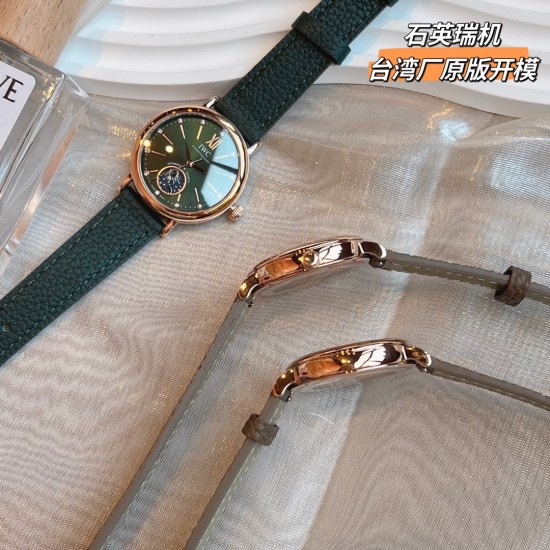✨✨IWC万国柏涛菲诺女表 ——昼夜与星辰✨✨,一昼一夜一更替!♥️♥️♥️日月为你转动,把星辰赠予你❤️❤️❤️昼夜显示腕表具有的象征意义,代表着时间的流逝和自然的更迭,日月星辰随时间变化,如太阳随着一天的日出逐渐升起,月亮和星星轮流出现在表盘中,展现腕表的精致和优雅所带有的浪漫色彩,让我们感受到时间的魅力和自然的力量!腕表精致简约,风格百搭,34mm的尺寸更显利落别致,精致美观,也更适合女神的纤细手腕佩戴!内部搭载石英瑞士机芯,蓝宝石玻璃,表带搭配快拆系统! ✨✨IWC万国柏涛菲诺女表 ——昼夜与星辰✨✨,一昼一夜一更替!♥️♥️♥️日月为你转动,把星辰赠予你❤️❤️❤️昼夜显示腕表具有的象征意义,代表着时间的流逝和自然的更迭,日月星辰随时间变化,如太阳随着一天的日出逐渐升起,月亮和星星轮流出现在表盘中,展现腕表的精致和优雅所带有的浪漫色彩,让我们感受到时间的魅力和自然的力量!腕表精致简约,风格百搭,34mm的尺寸更显利落别致,精致美观,也更适合女神的纤细手腕佩戴!内部搭载石英瑞士机芯,蓝宝石玻璃,表带搭配快拆系统!