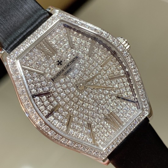 实拍 江诗丹顿-Vacheron Constantin 作为世界上历史悠久的钟表制造商从未停止生产,秉承悉力以赴,精益求精的品牌座右铭,其中有一款-Malte系列25530/000R-9742,经典酒桶型婉表,防磨水晶镜面,内部经反光处理,配置瑞士原装石英机芯,尺寸28.40*38.67毫米,厚度7.28毫米。表壳电镀18K白金/玫瑰金,表带有布绢带,牛皮带两种选择,针扣配带.市面最高版本,你值得拥有! 实拍 江诗丹顿-Vacheron Constantin 作为世界上历史悠久的钟表制造商从未停止生产,秉承悉力以赴,精益求精的品牌座右铭,其中有一款-Malte系列25530/000R-9742,经典酒桶型婉表,防磨水晶镜面,内部经反光处理,配置瑞士原装石英机芯,尺寸28.40*38.67毫米,厚度7.28毫米。表壳电镀18K白金/玫瑰金,表带有布绢带,牛皮带两种选择,针扣配带.市面最高版本,你值得拥有!