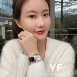 实拍《YF》萧邦（五钻小号无日历）HAPPY DIAMONDS 七彩圣诞主题 符合接下来圣诞跨年的气氛 每一颗钻石都是最好的礼物 心向自由 与快乐不期而遇。