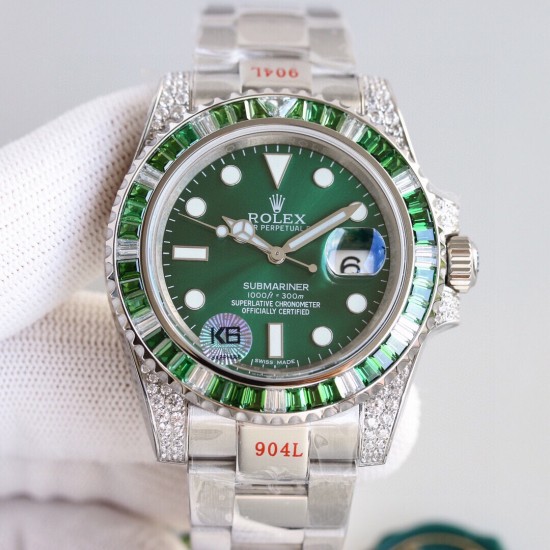 ROLEX 劳力士 顶级玩物 用劳力士最经典的潜航系列水鬼作为原型,经过圈口钻石的二次改装,精致动人!西铁城全自动机械机芯,超强夜光字面,尺寸40mm! ROLEX 劳力士 顶级玩物 用劳力士最经典的潜航系列水鬼作为原型,经过圈口钻石的二次改装,精致动人!西铁城全自动机械机芯,超强夜光字面,尺寸40mm!