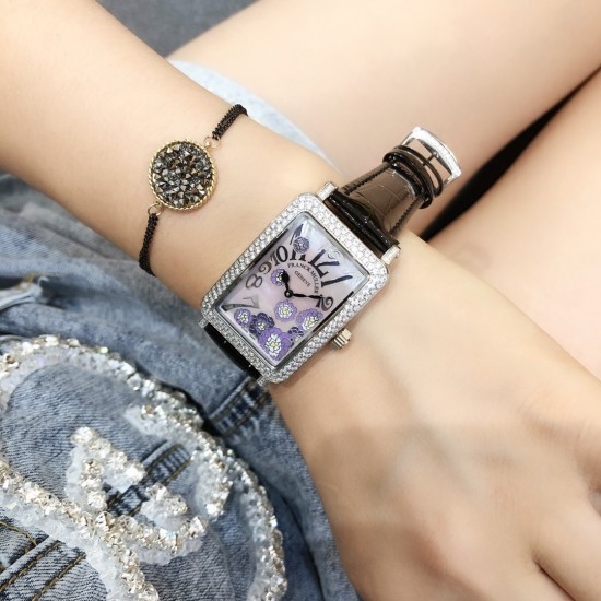 法兰克穆勒Franck muller- Long Island长岛系列时尚腕表,众多网红同款,316L精钢材质,搭配亮皮表带 纯手工施华洛世奇镶嵌工艺制作,满天星能折射更多的光线,突显野性和奢华的特征极其搭配,给各种风格的搭配带来新的光彩,精致典雅,奢华绽放。尺寸40mm*33mm*12mm 法兰克穆勒Franck muller- Long Island长岛系列时尚腕表,众多网红同款,316L精钢材质,搭配亮皮表带 纯手工施华洛世奇镶嵌工艺制作,满天星能折射更多的光线,突显野性和奢华的特征极其搭配,给各种风格的搭配带来新的光彩,精致典雅,奢华绽放。尺寸40mm*33mm*12mm