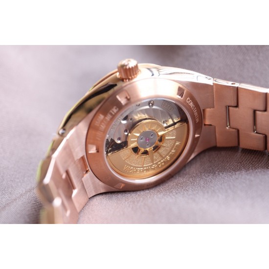 实拍【Vacheron Constantin江诗丹顿】纵横四海系列OVERSEAS女款小号型钢带款——一款极具魅力和旅行精神的女性腕表【表壳】直径36mm适合大部分女性佩戴,84颗圆形切割施华洛水更是钻璀璨夺目 【表盘】简约的大三针设计 旭日纹缎面拉丝的工艺处理 深邃优雅 时标均带白色夜光涂层 【机芯】CITIZEN8系列改Cal.5300机芯(机芯稳定零返修 ) 原装18k纳米镀金质摆陀 实拍【Vacheron Constantin江诗丹顿】纵横四海系列OVERSEAS女款小号型钢带款——一款极具魅力和旅行精神的女性腕表【表壳】直径36mm适合大部分女性佩戴,84颗圆形切割施华洛水更是钻璀璨夺目 【表盘】简约的大三针设计 旭日纹缎面拉丝的工艺处理 深邃优雅 时标均带白色夜光涂层 【机芯】CITIZEN8系列改Cal.5300机芯(机芯稳定零返修 ) 原装18k纳米镀金质摆陀