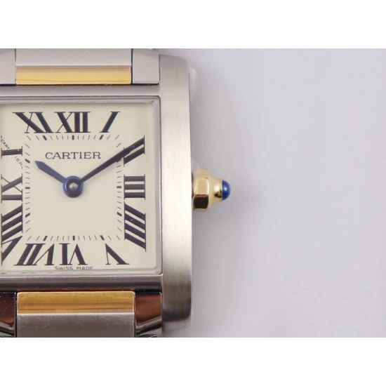 实拍 8848F出品卡地亚法国坦克!瑞士石英机芯,尺寸~25.35*20.3mm,其他的就不作多介绍了,均可官网查阅,下面我来讲讲它的迷人之处,坦克腕表家族中女性最喜欢的一个系列。首先正像坦克与履带的不可分离,法国坦克腕表的履带式表链不仅像一款简练的手镯将金属的光泽绽放无余,也更好的融合了坦克系列棱角分明、锐利的表壳边缘,二者的结合不仅使表款风格上有个完整的统一性,更是对坦克腕表系列的自由精神的完美诠释,因此法国坦克可谓是卡地亚坦克腕表系列之中的经典之作!保卡、吊牌、表带膜和外包装都有贴标型号!下手要快! 实拍 8848F出品卡地亚法国坦克!瑞士石英机芯,尺寸~25.35*20.3mm,其他的就不作多介绍了,均可官网查阅,下面我来讲讲它的迷人之处,坦克腕表家族中女性最喜欢的一个系列。首先正像坦克与履带的不可分离,法国坦克腕表的履带式表链不仅像一款简练的手镯将金属的光泽绽放无余,也更好的融合了坦克系列棱角分明、锐利的表壳边缘,二者的结合不仅使表款风格上有个完整的统一性,更是对坦克腕表系列的自由精神的完美诠释,因此法国坦克可谓是卡地亚坦克腕表系列之中的经典之作!保卡、吊牌、表带膜和外包装都有贴标型号!下手要快!