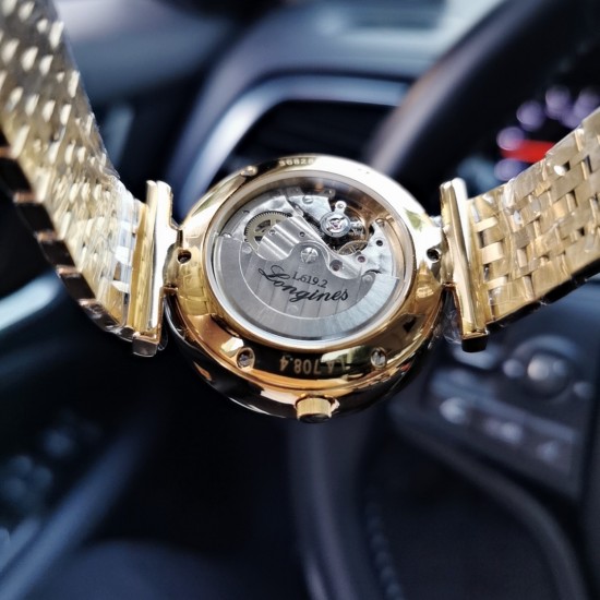 SJ出品 【品牌】:浪琴 LONGINES L28【类型】:精品男士腕表(顶级)精湛【表带】:316精钢表带(耐用)【机芯】:顶级机械机芯(稳定)【材料】:矿物质超强镜面(耐磨)精致品质 大方风范 卓越气质 睿智尊享【尺寸】:直径40mm厚9mm热卖上市!欢迎转载! 三杰精致推荐男士机械腕表 SJ为你精心拍摄超真实实物图 SJ出品 【品牌】:浪琴 LONGINES L28【类型】:精品男士腕表(顶级)精湛【表带】:316精钢表带(耐用)【机芯】:顶级机械机芯(稳定)【材料】:矿物质超强镜面(耐磨)精致品质 大方风范 卓越气质 睿智尊享【尺寸】:直径40mm厚9mm热卖上市!欢迎转载! 三杰精致推荐男士机械腕表 SJ为你精心拍摄超真实实物图