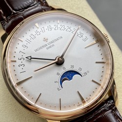 江诗丹顿 VC R39 Vacheron constantin 经典之美品鉴江诗丹顿 纵横四海系列 众横四海系列 逆跳日历款腕表 型号4000V/210A-B911 堪称意义非凡的里程碑之作。凝聚着日内瓦悠久制表传统的钟表复杂功能，体现出超凡技艺与时代风尚的绝妙融合。 采用自制Cal.2460 R31L/2机芯 直径41毫米 904钢带官网同步 一键拆卸 同时另可自由更换搭配胶带 皮带！ 欢迎各大表友品鉴。