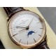 江诗丹顿 VC R39 Vacheron constantin 经典之美品鉴江诗丹顿 纵横四海系列 众横四海系列 逆跳日历款腕表 型号4000V/210A-B911 堪称意义非凡的里程碑之作。凝聚着日内瓦悠久制表传统的钟表复杂功能,体现出超凡技艺与时代风尚的绝妙融合。 采用自制Cal.2460 R31L/2机芯 直径41毫米 904钢带官网同步 一键拆卸 同时另可自由更换搭配胶带 皮带! 欢迎各大表友品鉴。 江诗丹顿 VC R39 Vacheron constantin 经典之美品鉴江诗丹顿 纵横四海系列 众横四海系列 逆跳日历款腕表 型号4000V/210A-B911 堪称意义非凡的里程碑之作。凝聚着日内瓦悠久制表传统的钟表复杂功能,体现出超凡技艺与时代风尚的绝妙融合。 采用自制Cal.2460 R31L/2机芯 直径41毫米 904钢带官网同步 一键拆卸 同时另可自由更换搭配胶带 皮带! 欢迎各大表友品鉴。