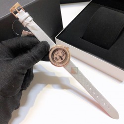 【GB厂】伯爵-PIAGET POSSESSION 系列，全新高级珠宝系列，18K白金镶钻，旋转式表圈，镶嵌37颗圆型美钻，寓意着时来运转，富贵逼人，采用轻柔的缎面材质皮带，与钻石散发的耀眼光芒造型形成优雅对比。Piageet 以逾百年的奢华珠宝腕间闪耀之作铺镶满钻的字面 挑战美学工艺的界限 独特大胆的创意风格与凝练腕间的璀璨美学，正待 与您邂逅。尺寸29X6.8mm