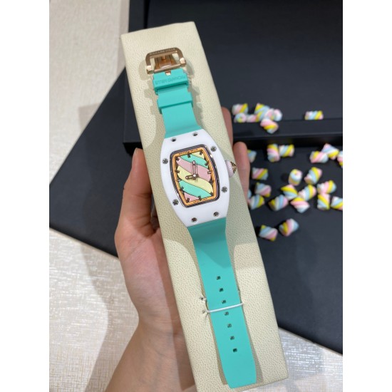实拍 理查德米勒 RichardMille 糖果棉花糖 最新爆款 bon bon系列最稀有的作品!克服传统工艺打破模式!钟表最受尊敬的技术之一。不是所有人的嫁妆,棉花糖运动曲线和颜色,它们是诱人的。有了理查德米勒,实现了把棉花糖戴在你的手腕上!白色陶瓷加上黄粉绿搪瓷表盘,RM-07柔和的颜色创造了一个组合...甜蜜!糖果店的一次旅行,一个让人难以置信的艺术品。你会戴上它吗? 实拍 理查德米勒 RichardMille 糖果棉花糖 最新爆款 bon bon系列最稀有的作品!克服传统工艺打破模式!钟表最受尊敬的技术之一。不是所有人的嫁妆,棉花糖运动曲线和颜色,它们是诱人的。有了理查德米勒,实现了把棉花糖戴在你的手腕上!白色陶瓷加上黄粉绿搪瓷表盘,RM-07柔和的颜色创造了一个组合...甜蜜!糖果店的一次旅行,一个让人难以置信的艺术品。你会戴上它吗?