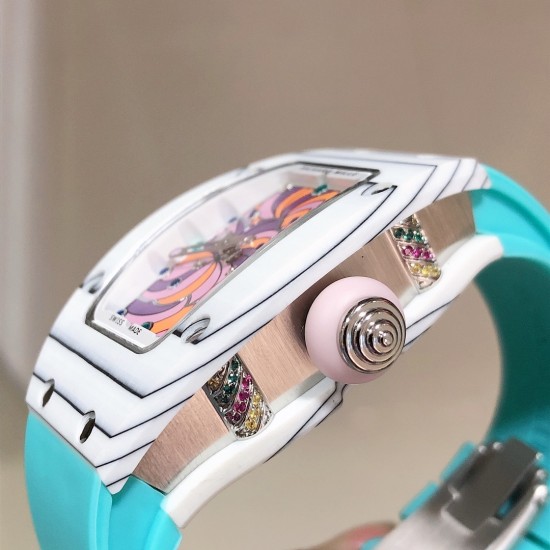 实拍 最新理查珐琅棉花糖理查德米勒 RichardMille 珐琅棉花糖 最新爆款 bon bon系列最稀有的作品!克服传统工艺打破模式!钟表最受尊敬的技术之一。不是所有人的嫁妆,棉花糖运动曲线和颜色,它们是诱人的。有了理查德米勒,实现了把棉花糖戴在你的手腕上!白色陶瓷加上黄粉绿搪瓷表盘,RM-07柔和的颜色创造了一个组合...甜蜜!糖果店的一次旅行,一个让人难以置信的艺术品。你会戴上它吗? 实拍 最新理查珐琅棉花糖理查德米勒 RichardMille 珐琅棉花糖 最新爆款 bon bon系列最稀有的作品!克服传统工艺打破模式!钟表最受尊敬的技术之一。不是所有人的嫁妆,棉花糖运动曲线和颜色,它们是诱人的。有了理查德米勒,实现了把棉花糖戴在你的手腕上!白色陶瓷加上黄粉绿搪瓷表盘,RM-07柔和的颜色创造了一个组合...甜蜜!糖果店的一次旅行,一个让人难以置信的艺术品。你会戴上它吗?