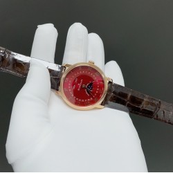 宝珀villeret 经典6654 全新V3升级版来咯从“芯”出发，去繁就简 让属于你的分秒瞬间更加完整！ 升级亮点【机芯】1.全新进口Cal.6654机芯 摆幅28800 走时更精准2.升级秒针实心大中轴 同步正品3.烫金立体工艺月相盘4.对版后盖见光比例 宝珀6654 全新V3升级版——你值得拥有！