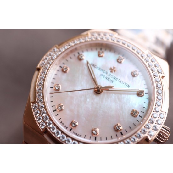 实拍【Vacheron Constantin江诗丹顿】纵横四海系列OVERSEAS女款小号型钢带款——一款极具魅力和旅行精神的女性腕表【表壳】直径36mm适合大部分女性佩戴,84颗圆形切割施华洛水更是钻璀璨夺目 【表盘】简约的大三针设计 旭日纹缎面拉丝的工艺处理 深邃优雅 时标均带白色夜光涂层 【机芯】CITIZEN8系列改Cal.5300机芯(机芯稳定零返修 ) 原装18k纳米镀金质摆陀 实拍【Vacheron Constantin江诗丹顿】纵横四海系列OVERSEAS女款小号型钢带款——一款极具魅力和旅行精神的女性腕表【表壳】直径36mm适合大部分女性佩戴,84颗圆形切割施华洛水更是钻璀璨夺目 【表盘】简约的大三针设计 旭日纹缎面拉丝的工艺处理 深邃优雅 时标均带白色夜光涂层 【机芯】CITIZEN8系列改Cal.5300机芯(机芯稳定零返修 ) 原装18k纳米镀金质摆陀