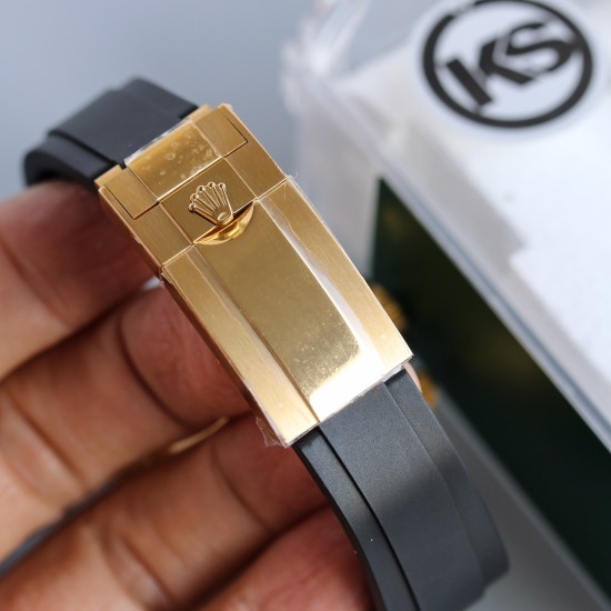 顶级做工KS出品:劳力士 恒动宇宙计时型迪通拿 【尺寸】40MM【表镜】抗刮损蓝水晶玻璃 防反光凸透式放大日历窗【表壳】上链表冠,旋入式三扣锁三重防水系统【机芯】采用7750机芯,高效精准稳定【表带】腕表搭配折叠式表扣,且表扣具有微调装置,可以调到非常的贴合手腕 折叠扣 超强夜光 防水大于100米 顶级做工KS出品:劳力士 恒动宇宙计时型迪通拿 【尺寸】40MM【表镜】抗刮损蓝水晶玻璃 防反光凸透式放大日历窗【表壳】上链表冠,旋入式三扣锁三重防水系统【机芯】采用7750机芯,高效精准稳定【表带】腕表搭配折叠式表扣,且表扣具有微调装置,可以调到非常的贴合手腕 折叠扣 超强夜光 防水大于100米
