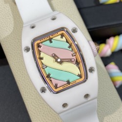实拍 理查德米勒 RichardMille 糖果棉花糖 最新爆款 bon bon系列最稀有的作品！克服传统工艺打破模式！钟表最受尊敬的技术之一。不是所有人的嫁妆，棉花糖运动曲线和颜色，它们是诱人的。有了理查德米勒，实现了把棉花糖戴在你的手腕上！白色陶瓷加上黄粉绿搪瓷表盘，RM-07柔和的颜色创造了一个组合...甜蜜！糖果店的一次旅行，一个让人难以置信的艺术品。你会戴上它吗？