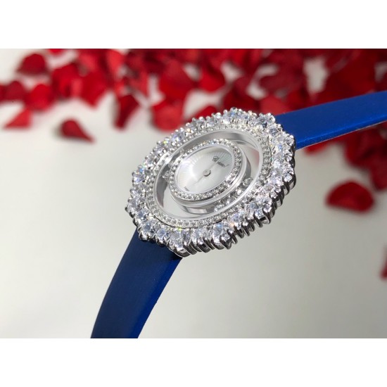 实拍 萧邦Happy Diamonds系列特别款 枫叶美丽并寓意着坚毅精神!即代表永恒爱情送给恋人,也代表对美好的回忆,可送给一路陪伴的朋友,还代表一种岁月的轮回。1比1超前做工同步首发!表面配置三块蓝宝石防刮玻璃,瑞士朗达机芯,尺寸:外径34mm内径14mm。表带14✖️12。 实拍 萧邦Happy Diamonds系列特别款 枫叶美丽并寓意着坚毅精神!即代表永恒爱情送给恋人,也代表对美好的回忆,可送给一路陪伴的朋友,还代表一种岁月的轮回。1比1超前做工同步首发!表面配置三块蓝宝石防刮玻璃,瑞士朗达机芯,尺寸:外径34mm内径14mm。表带14✖️12。