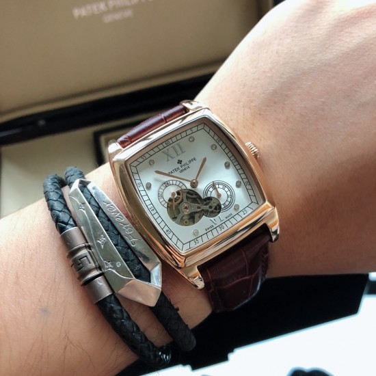 百达翡丽-PATEK PHILIPPE L39 古典系列方型设计 9位置24小时缕空显示⚠️5位置秒针设计全自动机械机芯 【0返修0售后】50米超强防水功能 ,进口防刮蓝宝石玻璃 316精钢表壳 顶级进口316精钢表带 商务休闲 绅士型男睿智所选。尺寸:直径41.98mm 厚度9mm,三杰完美彰显其百达翡丽腕表的皇家血统 三杰精致推荐男士进口机芯腕表 SJ为你精心拍摄超真实实物图 百达翡丽-PATEK PHILIPPE L39 古典系列方型设计 9位置24小时缕空显示⚠️5位置秒针设计全自动机械机芯 【0返修0售后】50米超强防水功能 ,进口防刮蓝宝石玻璃 316精钢表壳 顶级进口316精钢表带 商务休闲 绅士型男睿智所选。尺寸:直径41.98mm 厚度9mm,三杰完美彰显其百达翡丽腕表的皇家血统 三杰精致推荐男士进口机芯腕表 SJ为你精心拍摄超真实实物图