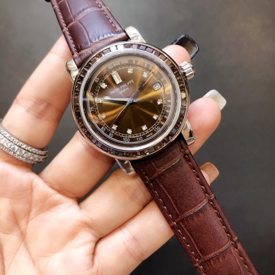 百达翡丽-PATEK PHILPPE 明珠天津雕花机(机械) 蓝宝石玻璃镜面 进口意大利牛皮 尺寸:直径:38mm 高度:约11mm 百达翡丽-PATEK PHILPPE 明珠天津雕花机(机械) 蓝宝石玻璃镜面 进口意大利牛皮 尺寸:直径:38mm 高度:约11mm