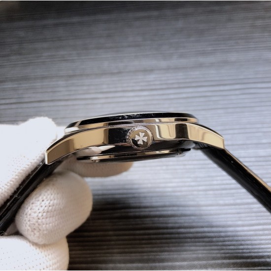 品牌:江诗丹顿༶VacheronConstantinv Z2 款式:尊贵绅士潮男腕表༶机械尺寸:43mm13mm 机芯:三针飞轮月相机械镜面:矿物质水晶玻璃材料:316精钢表扣:折叠扣 精致打造 品牌:江诗丹顿༶VacheronConstantinv Z2 款式:尊贵绅士潮男腕表༶机械尺寸:43mm13mm 机芯:三针飞轮月相机械镜面:矿物质水晶玻璃材料:316精钢表扣:折叠扣 精致打造