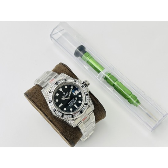 【VRS Factory2022墙裂推荐 市场最高版本】奢华大作,劳力士Rolex SUB潜航者后镶钻定制版!是奢华闪耀与永不退色的融合,更是经典潮流的不二之选!1⃣️【表壳】直径40MM。每一颗钻石/彩宝均来自奥地利(施华洛世奇原产地)经过严格的筛选,确保颜色,大小,火彩统一,专业珠宝镶嵌师精心镶嵌。2⃣️【表带】跟官网同步,904L蚝式钢完美还原坚固耐用的优良血统,效果可媲美原装。3⃣️【机芯】采用复刻界的机芯之王——搭配3135自动上旋机芯。VRS Factory匠心力作 敬请各路表友品鉴! 【VRS Factory2022墙裂推荐 市场最高版本】奢华大作,劳力士Rolex SUB潜航者后镶钻定制版!是奢华闪耀与永不退色的融合,更是经典潮流的不二之选!1⃣️【表壳】直径40MM。每一颗钻石/彩宝均来自奥地利(施华洛世奇原产地)经过严格的筛选,确保颜色,大小,火彩统一,专业珠宝镶嵌师精心镶嵌。2⃣️【表带】跟官网同步,904L蚝式钢完美还原坚固耐用的优良血统,效果可媲美原装。3⃣️【机芯】采用复刻界的机芯之王——搭配3135自动上旋机芯。VRS Factory匠心力作 敬请各路表友品鉴!