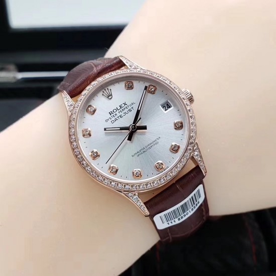 DA出品 2020款劳力士切利尼女款钻圈 31mm完美搭配,经典钻面刻度间隔2条线,细节简单突出钻石,高端大气.搭配零返修821A高端机芯,性能卓越,真牛皮表带夏天透气 给您舒适的佩戴感受 DA出品 2020款劳力士切利尼女款钻圈 31mm完美搭配,经典钻面刻度间隔2条线,细节简单突出钻石,高端大气.搭配零返修821A高端机芯,性能卓越,真牛皮表带夏天透气 给您舒适的佩戴感受