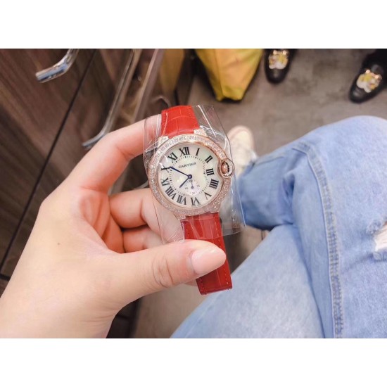卡地亚 CARTIER 蓝气球奢华系列,316L精钢材质,简约又别具品味,摒弃了现代盛行的繁复华丽的修饰,以简约重新诠释唯美,打造独家高品质,采用高级珍珠贝母制作出表盘,优雅精致高贵气质尽显无漏。尺寸36mm*12mm。 卡地亚 CARTIER 蓝气球奢华系列,316L精钢材质,简约又别具品味,摒弃了现代盛行的繁复华丽的修饰,以简约重新诠释唯美,打造独家高品质,采用高级珍珠贝母制作出表盘,优雅精致高贵气质尽显无漏。尺寸36mm*12mm。