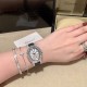 萧邦 LHEURE DU DIAMANT MEDIUM OVAL 此款LHeure du Diamant 椭圆形切割贝壳雕纹镶钻表盘 环以点缀钻石的表圈 优雅气韵 时尚风格和萧邦精湛的手工艺尽显无遗 光华耀眼 萧邦 LHEURE DU DIAMANT MEDIUM OVAL 此款LHeure du Diamant 椭圆形切割贝壳雕纹镶钻表盘 环以点缀钻石的表圈 优雅气韵 时尚风格和萧邦精湛的手工艺尽显无遗 光华耀眼