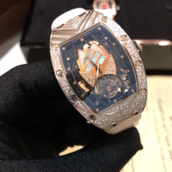 【独家实拍 理查德•米勒 】 《Richard Mille》新成员：（RM71-01 Talisman ）女士腕表 专为女性设计，金质表盘上装饰有独特的「护身符」    表盘有10种不同的设计版本，腕表的每一颗钻石与珍珠贝面均由人工手动镶嵌   蓝宝石镜面与镂空式设计让您一览无余！原装西铁城全自动机械机芯，精致走时低至零返修！表带材质可采用橡胶带与牛皮带，搭配原装带钻折叠扣！「RM 71-01 Talisman」是对当代女性的致敬——是当代女性不可多得的完美选择！独家实拍，欢迎转发！