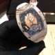 【独家实拍 理查德•米勒 】 《Richard Mille》新成员:(RM71-01 Talisman )女士腕表 专为女性设计,金质表盘上装饰有独特的「护身符」 表盘有10种不同的设计版本,腕表的每一颗钻石与珍珠贝面均由人工手动镶嵌 蓝宝石镜面与镂空式设计让您一览无余!原装西铁城全自动机械机芯,精致走时低至零返修!表带材质可采用橡胶带与牛皮带,搭配原装带钻折叠扣!「RM 71-01 Talisman」是对当代女性的致敬——是当代女性不可多得的完美选择!独家实拍,欢迎转发! 【独家实拍 理查德•米勒 】 《Richard Mille》新成员:(RM71-01 Talisman )女士腕表 专为女性设计,金质表盘上装饰有独特的「护身符」 表盘有10种不同的设计版本,腕表的每一颗钻石与珍珠贝面均由人工手动镶嵌 蓝宝石镜面与镂空式设计让您一览无余!原装西铁城全自动机械机芯,精致走时低至零返修!表带材质可采用橡胶带与牛皮带,搭配原装带钻折叠扣!「RM 71-01 Talisman」是对当代女性的致敬——是当代女性不可多得的完美选择!独家实拍,欢迎转发!