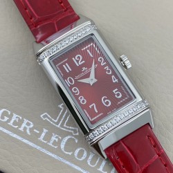 实拍 调美价 积家Jaeger Revers one一号翻转腕表 ！翻转真的是好看到爆炸积家翻转系列3288420 ！低调有历史底蕴！尺寸40.1*20独具一格，进口朗达机芯稳定持久，烧钢蓝指针芳泽无加，午夜蓝色的小牛皮如精灵般俏皮可爱 ，加上原装表扣独特100%的还原度。优雅的气质，精致的翻转结构，精美的做工，腕间璀璨美钻照亮倾心时刻，会让佩戴者赏心悦目，爱不释手。2020大旱望云，愿所有的美好都能如期而至。认准实拍细节！小红书爆款推荐！鳄鱼皮