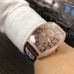 法兰克 穆勒Franck Muller 全新满天星系列⚓️搭载进口日本西铁城机械机芯⚙️18K电镀工艺意大利双面小牛皮原装针扣酒桶形拱桥状精钢表壳⚫️手工全镶嵌施华洛水晶钻 高贵霸气尺寸43*55mm高尚的艺术 精湛的工艺 一经发布 无不轰动