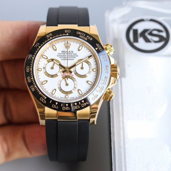 顶级做工KS出品:劳力士 恒动宇宙计时型迪通拿 【尺寸】40MM【表镜】抗刮损蓝水晶玻璃 防反光凸透式放大日历窗【表壳】上链表冠,旋入式三扣锁三重防水系统【机芯】采用7750机芯,高效精准稳定【表带】腕表搭配折叠式表扣,且表扣具有微调装置,可以调到非常的贴合手腕 折叠扣 超强夜光 防水大于100米 顶级做工KS出品:劳力士 恒动宇宙计时型迪通拿 【尺寸】40MM【表镜】抗刮损蓝水晶玻璃 防反光凸透式放大日历窗【表壳】上链表冠,旋入式三扣锁三重防水系统【机芯】采用7750机芯,高效精准稳定【表带】腕表搭配折叠式表扣,且表扣具有微调装置,可以调到非常的贴合手腕 折叠扣 超强夜光 防水大于100米